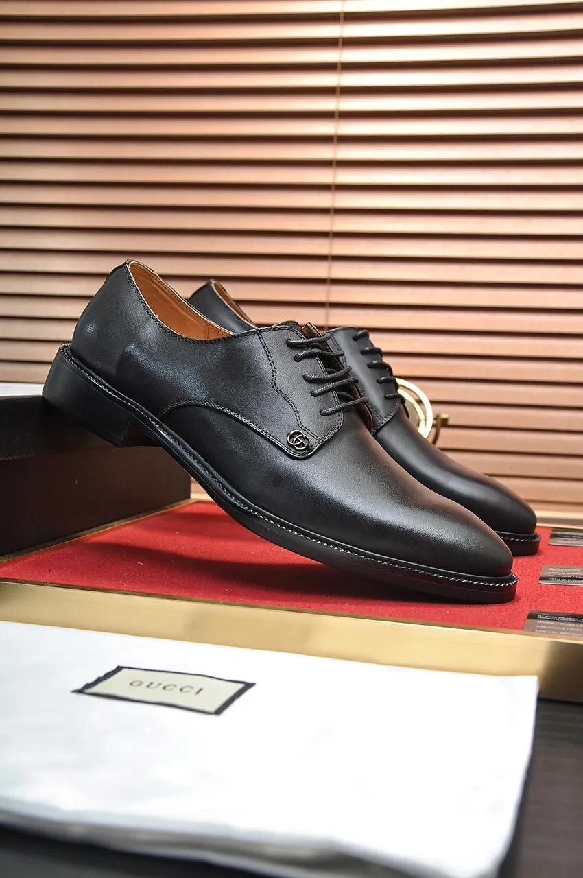 Men's shoes💰500💶Italy's top luxury men's shoe giant (GUCCI) (Gucci) (full cowhide lining) new arrival🍃Original European style🔰 Pleasant to the eye😍In order to make the shoes more durable and non-deformable🌀The production continues to follow traditional methods but there is still no lack of innovation💪Choose original sheepskin for the leather♻️ Smooth and natural And extra bright ⭐Made of imported cowhide, the first choice of rich people 38-45 (45 customized)
